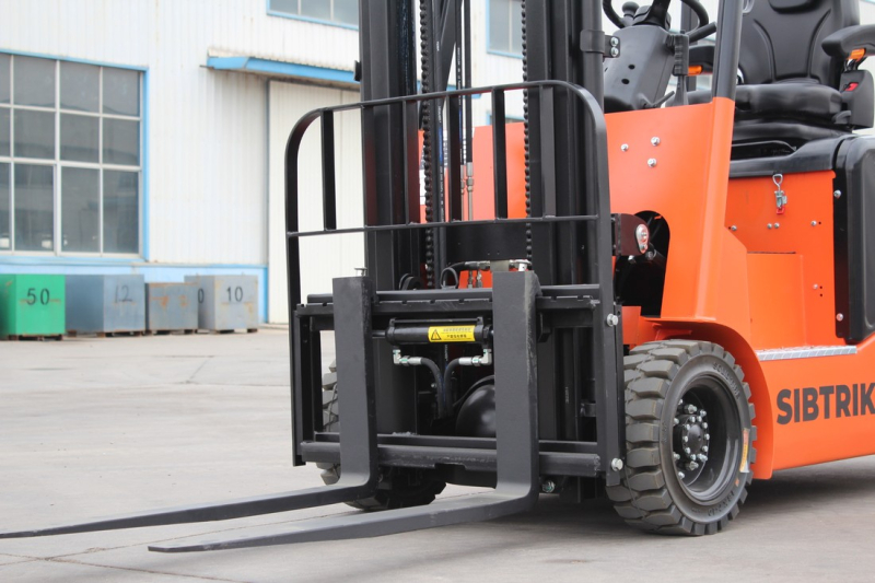 Вилочный электрический погрузчик SIBTRIKE SF4 LIGHT 15.3LA 1500 кг