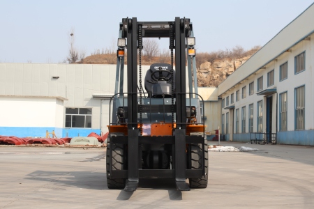 Вилочный дизельный погрузчик SIBTRIKE D25/45 2500 кг